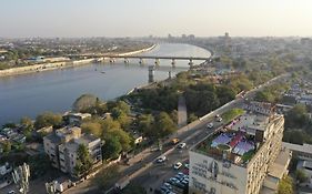 Silvercloud Hotel And Banquets